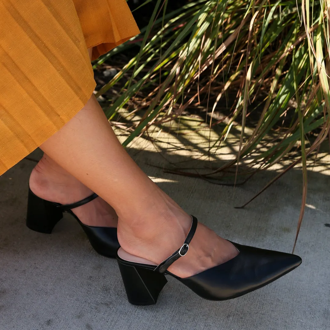 Best Alterre Black V Mule + Twiggy Strap